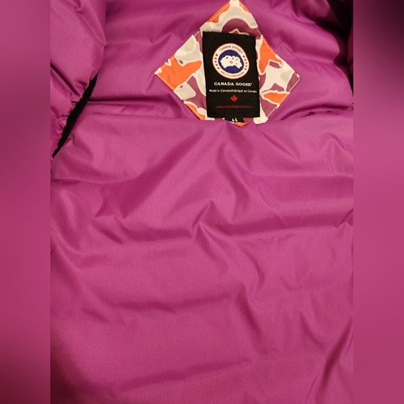 CANADA GOOSE Girls Polar Bear Print Vest - Picture 6 of 10